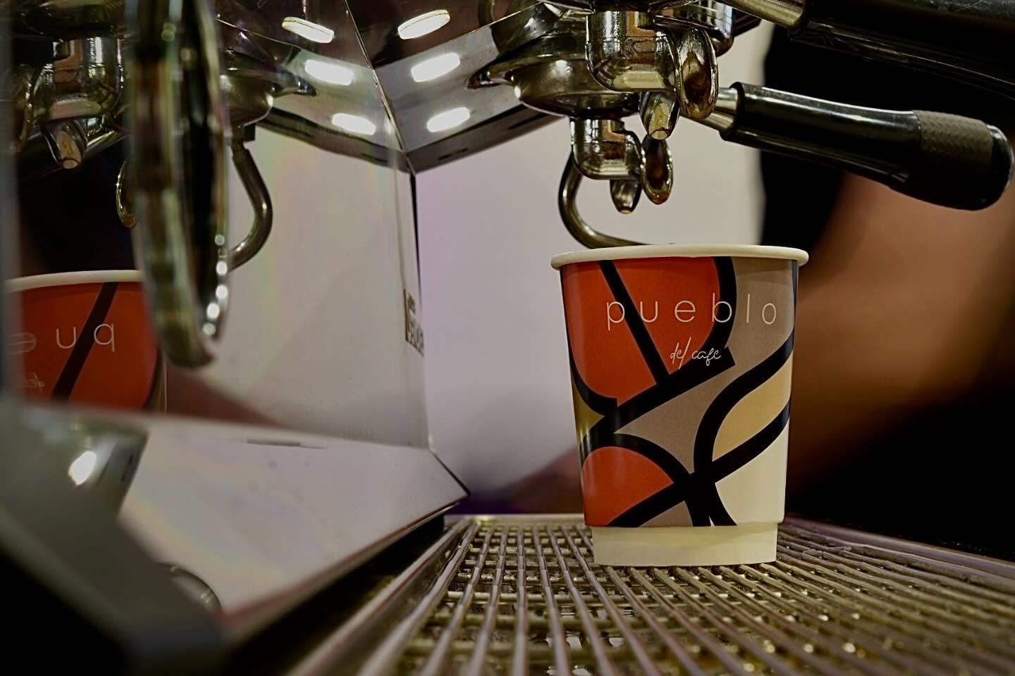 Espresso που ετοιμάζεται στη μηχανή του Pueblo