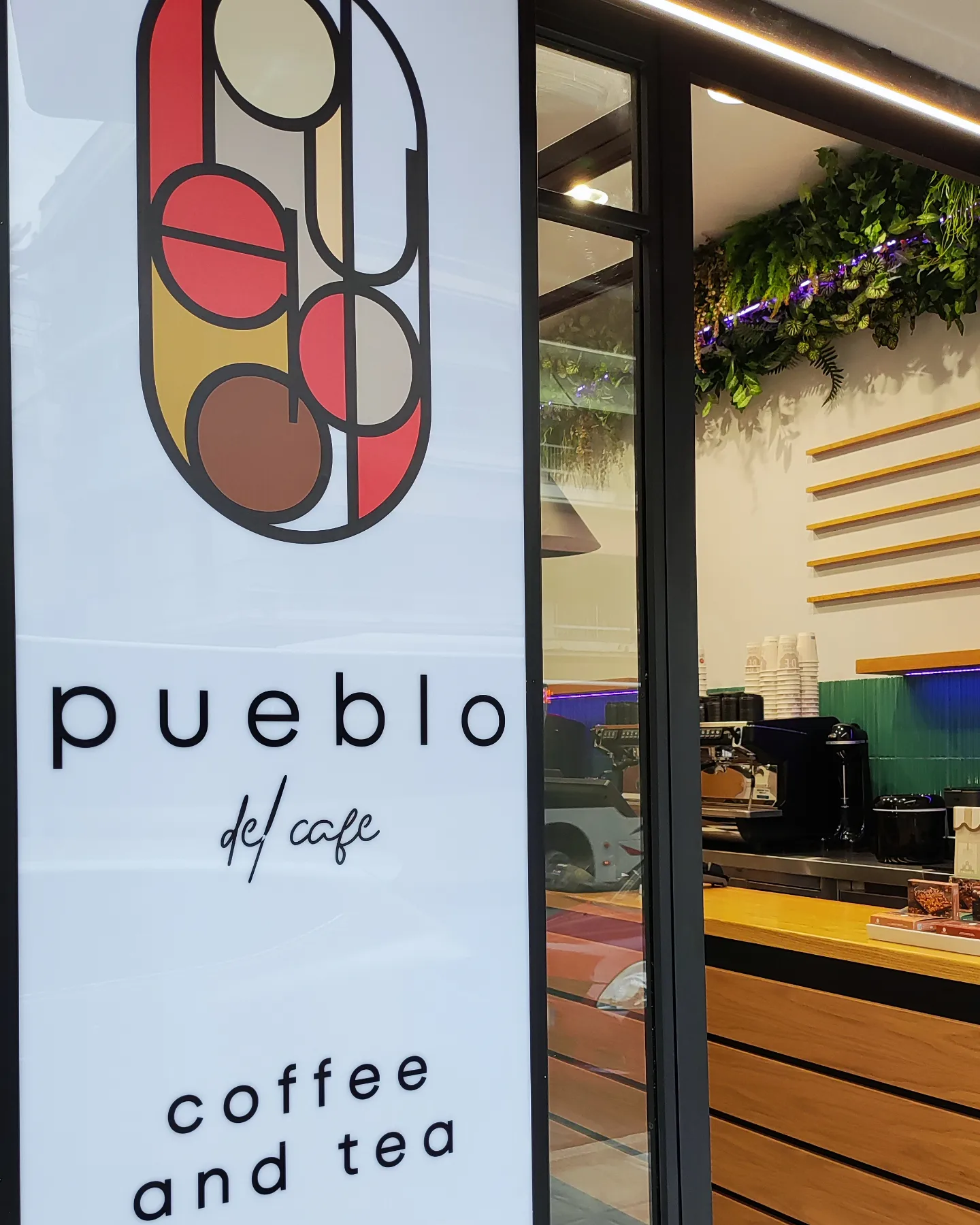 Η είσοδος του Pueblo del café στη Θεσσαλονίκη